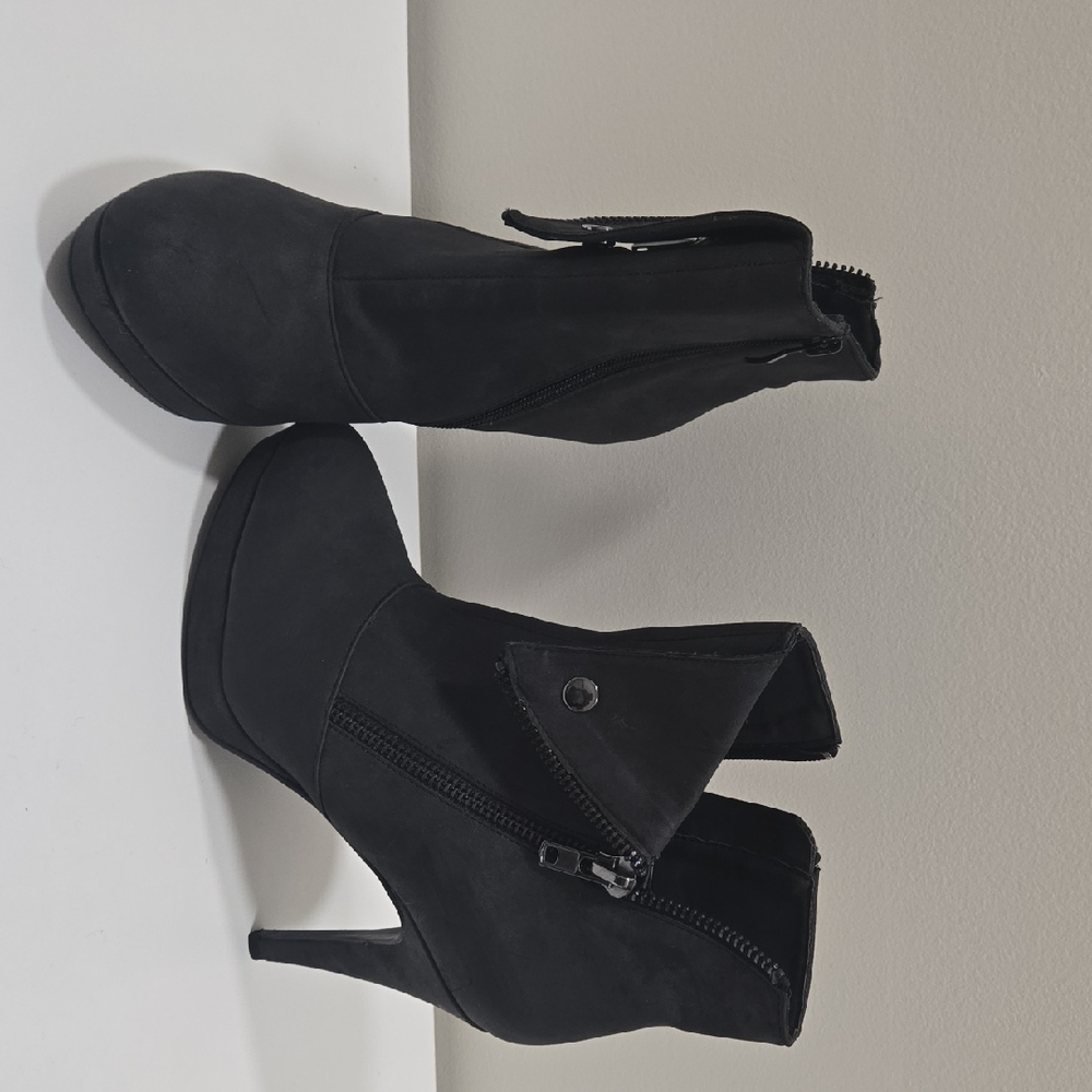 *NWOT* Black Heeled Boots with Sculptural Heel